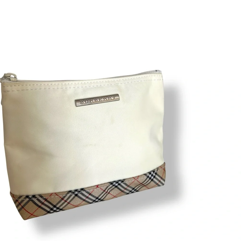 Burberry Classic Nova Check Nylon Zip Pouch, Cosmetic - Picture 2 of 10